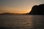 c-Solnedgang over fjorden